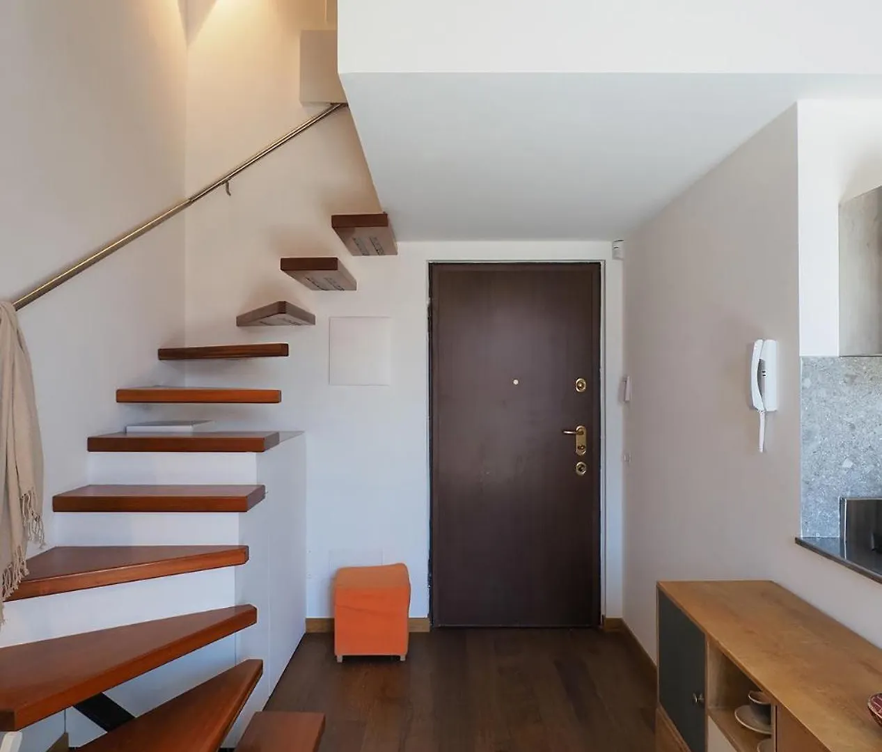 Contempora Apartments - Loft Via Podgora, 3 Milán