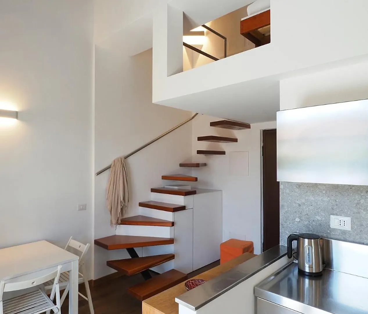 Contempora Apartments - Loft Via Podgora, 3 Milán 0*,  Italia